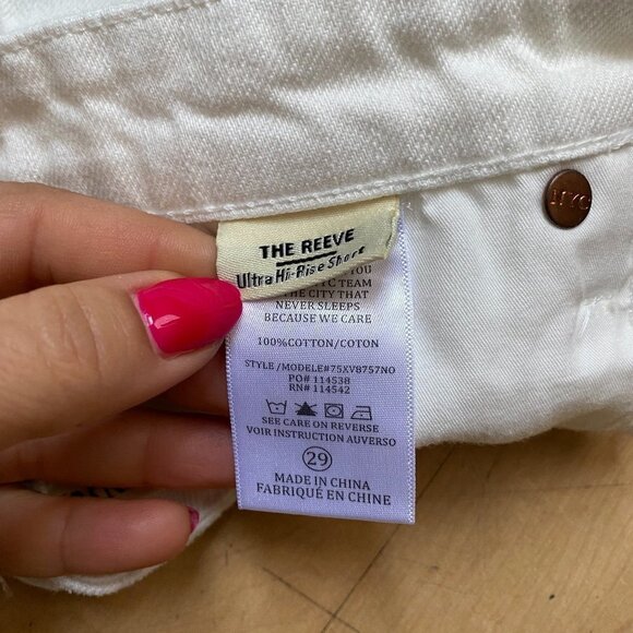 BLANK NYC BnWOT Women's Cut Off White Jean Shorts Distressed "The Reeve" - Picture 6 of 7